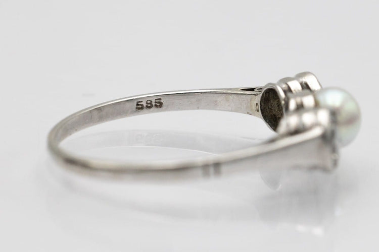 Bague 53 Bague vintage en or blanc avec diamants et perle 58 Facettes 10828