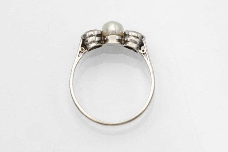 Bague 53 Bague vintage en or blanc avec diamants et perle 58 Facettes 10828