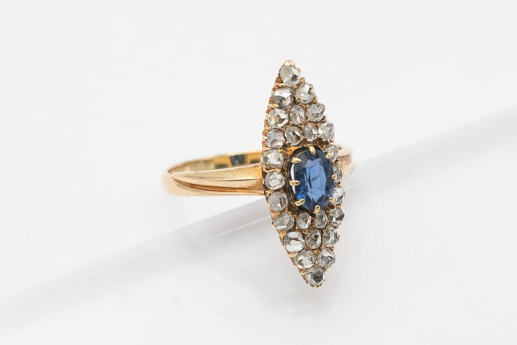 Bague 53 Bague ancienne en or jaune avec saphir et diamants 58 Facettes 10078