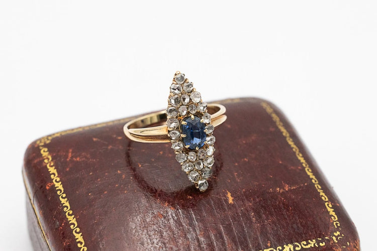 Bague 53 Bague ancienne en or jaune avec saphir et diamants 58 Facettes 10078