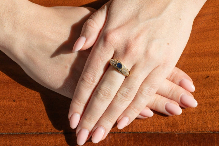 Bague 58 Bague vintage française en or jaune, saphir et diamants 58 Facettes 12078