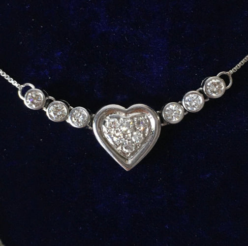 Collier Collier cœur en or blanc 18K et diamants 58 Facettes 269