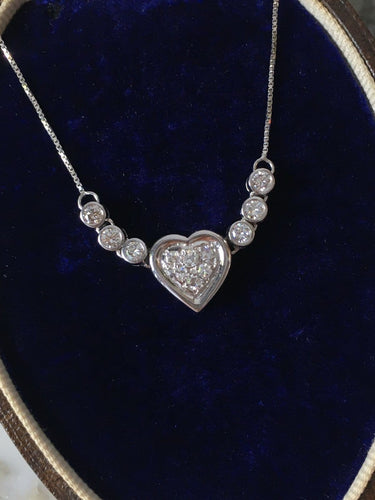 Collier Collier cœur en or blanc 18K et diamants 58 Facettes 269