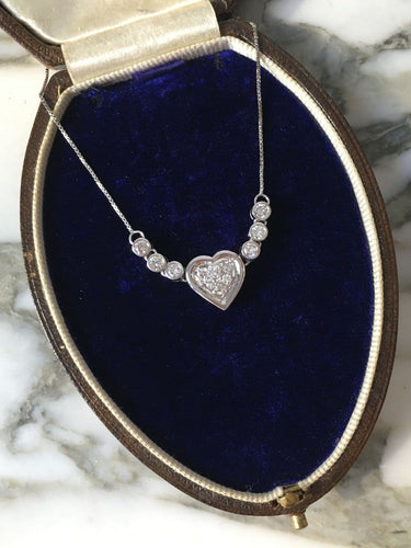 Collier Collier cœur en or blanc 18K et diamants 58 Facettes 269