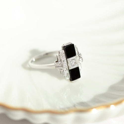 Bague 61.5 Art déco - Bague en or blanc avec onyx et diamants 58 Facettes