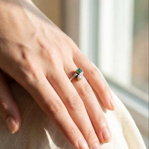 Bague 53 Toi et Moi - Bague ancienne en or jaune, émeraude et diamants 58 Facettes