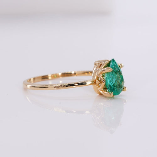 Bague 53 Bague solitaire en or jaune 18 kt et émeraude de Zambie 58 Facettes R003