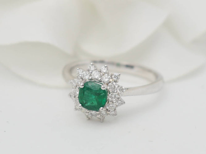 Bague 53 Bague double entourage en or blanc, émeraude et diamants 58 Facettes 33177