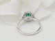 Bague 53 Bague double entourage en or blanc, émeraude et diamants 58 Facettes 33177