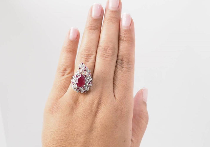Bague 54 Bague cocktail en or blanc 18 ct rubis et diamants 58 Facettes 32888