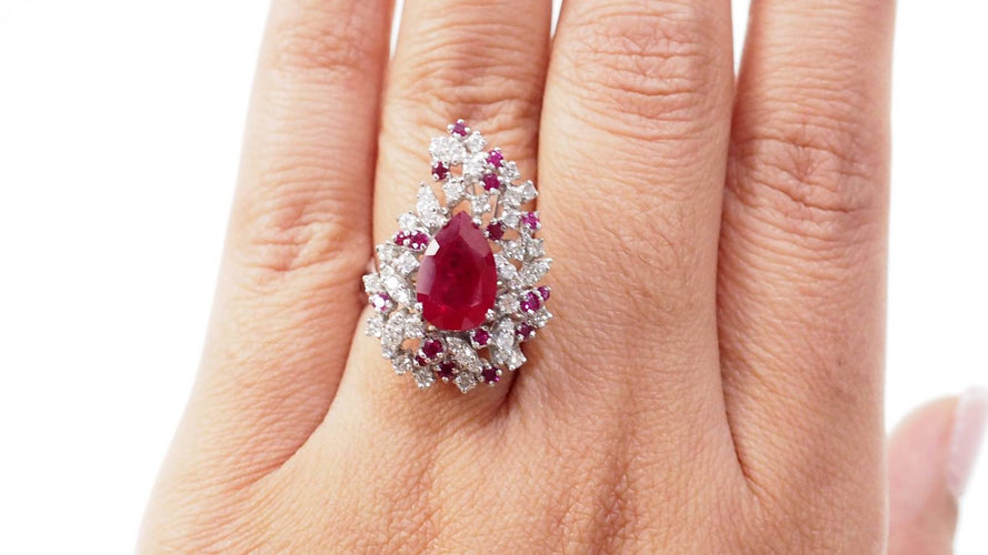 Bague 54 Bague cocktail en or blanc 18 ct rubis et diamants 58 Facettes 32888