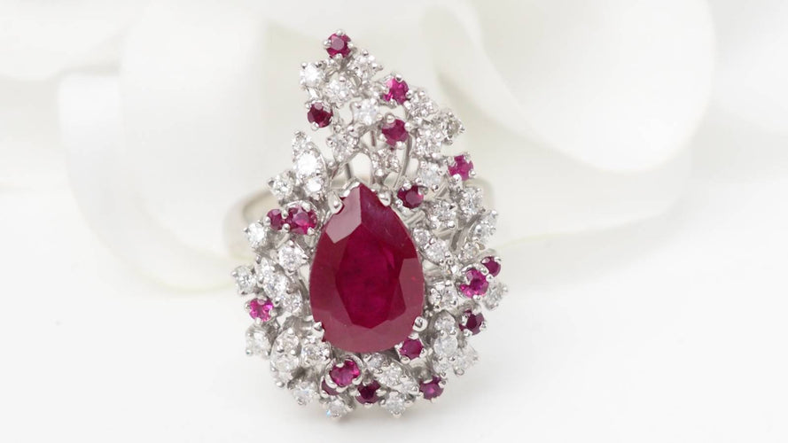 Bague 54 Bague cocktail en or blanc 18 ct rubis et diamants 58 Facettes 32888