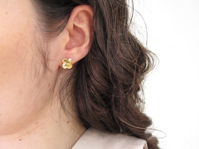 Boucles d'oreilles Van Cleef & Arpels Pure Alhambra - Boucles d'oreilles en or jaune 58 Facettes 273334