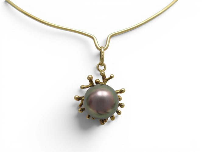 Collier Collier pendentif motif corail en or jaune 18K et perle grise 58 Facettes 273059