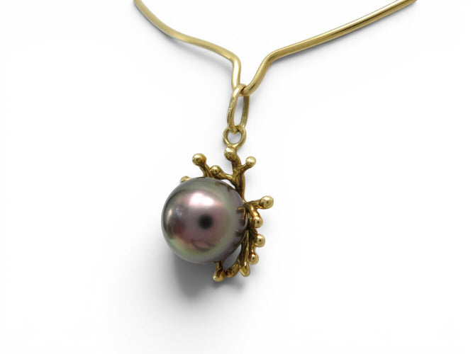 Collier Collier pendentif motif corail en or jaune 18K et perle grise 58 Facettes 273059