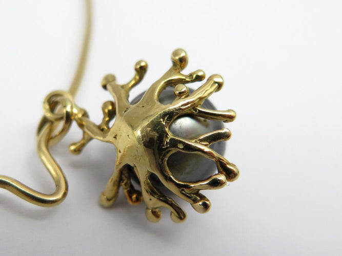 Collier Collier pendentif motif corail en or jaune 18K et perle grise 58 Facettes 273059