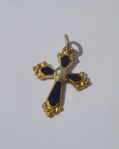 Pendentif Croix régionale XIXe - Pendentif en or jaune, émail bleu et perle 58 Facettes Pendentif