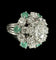 Bague 59 Bague marguerite en or blanc, diamants et émeraudes 58 Facettes Bague 04