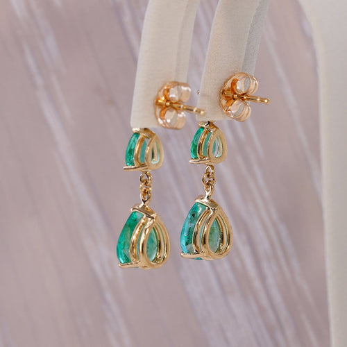 Boucles d'oreilles Boucles d'oreilles pendantes en or jaune 14 ct, émeraudes et diamants 58 Facettes E015