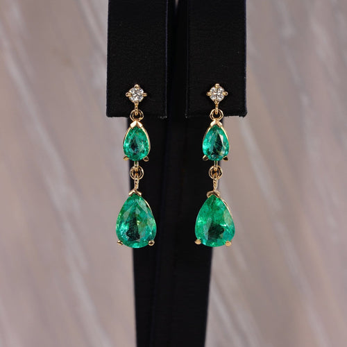 Boucles d'oreilles Boucles d'oreilles pendantes en or jaune 14 ct, émeraudes et diamants 58 Facettes E015
