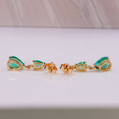 Boucles d'oreilles Boucles d'oreilles pendantes en or jaune 14 ct, émeraudes et diamants 58 Facettes E015