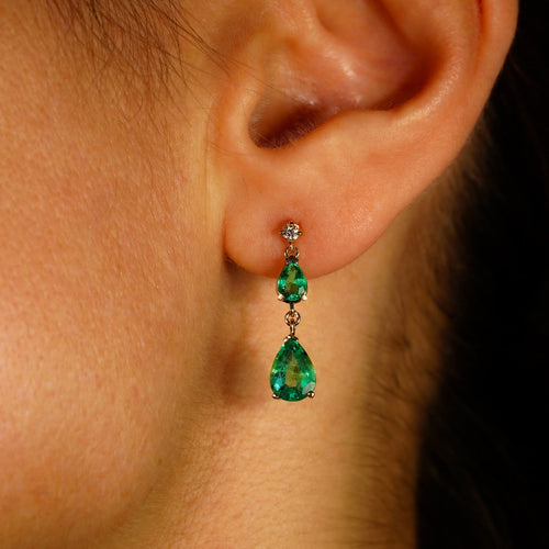 Boucles d'oreilles Boucles d'oreilles pendantes en or jaune 14 ct, émeraudes et diamants 58 Facettes E015