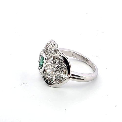 Bague 52 Bague en or blanc 18 ct avec diamants et émeraude 58 Facettes 296/26 A