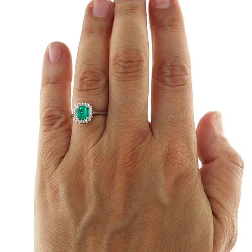 Bague 53 Bague en or blanc avec émeraude et diamants 58 Facettes G3956