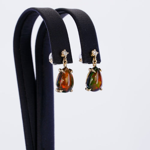 Boucles d'oreilles Boucles d'oreilles en or jaune 14 ct, opales noires GFCO et diamants 58 Facettes E021