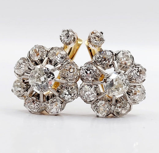 Boucles d'oreilles Dormeuses marguerite - Boucles d'oreilles en or 18k, platine et diamants 58 Facettes A07298
