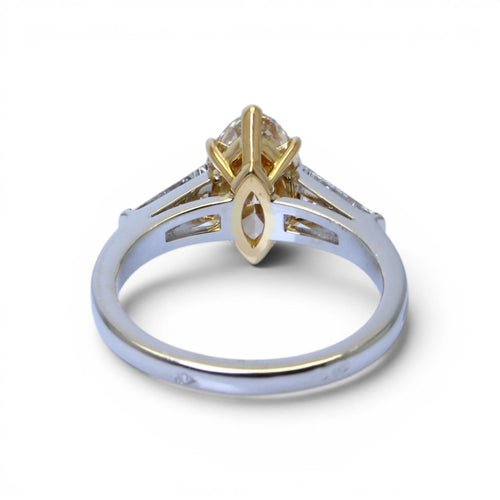Bague 52 Bague solitaire en or jaune et platine avec diamant navette 58 Facettes