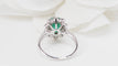 Bague 53 Bague entourage en or blanc, émeraude de Zambie et diamants 58 Facettes 32690