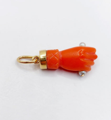 Pendentif Pendentif main antique en or 18k, corail et perles 58 Facettes A07300