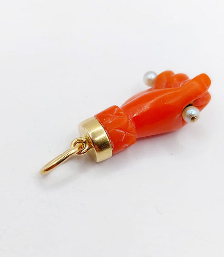 Pendentif Pendentif main antique en or 18k, corail et perles 58 Facettes A07300