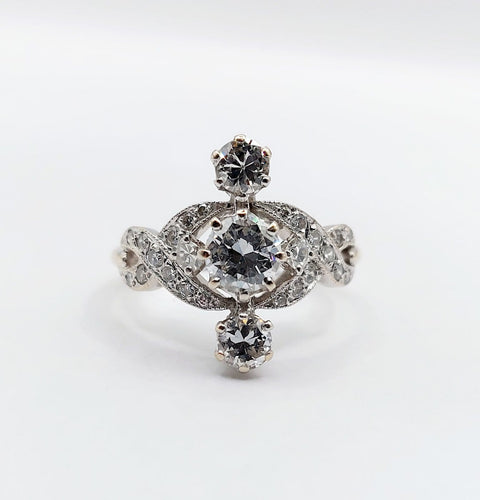 Bague 53.5 Bague marquise Art déco en or blanc 18k et diamants 58 Facettes A07308