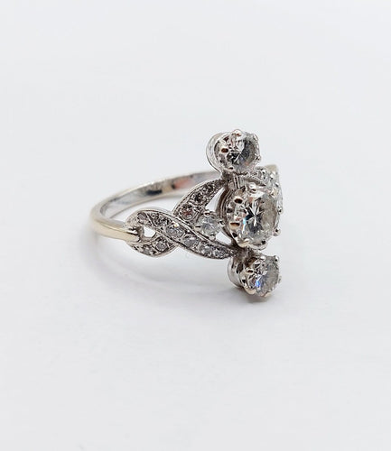 Bague 53.5 Bague marquise Art déco en or blanc 18k et diamants 58 Facettes A07308