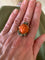 Bague 53 Bague camée en or jaune, corail, émeraudes et diamants 58 Facettes B401