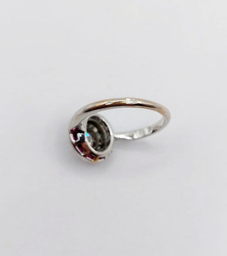 Bague 51.5 Bague cible Art déco en or blanc, platine, diamant et rubis synthétiques 58 Facettes A07317