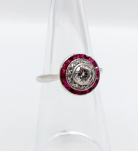 Bague 51.5 Bague cible Art déco en or blanc, platine, diamant et rubis synthétiques 58 Facettes A07317