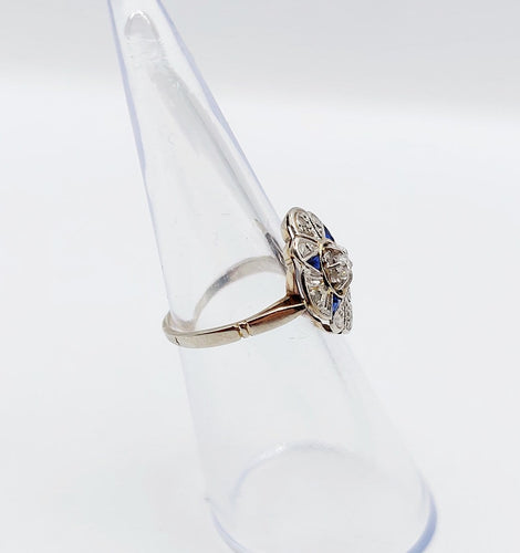 Bague 46 Bague marquise Art déco en or blanc 18K, platine, diamant et saphirs synthétiques 58 Facettes A07321