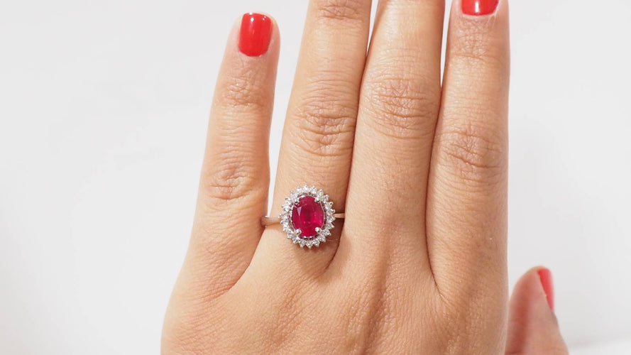 Bague Bague marguerite en or blanc, rubis et diamants 58 Facettes 4833