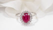 Bague Bague marguerite en or blanc, rubis et diamants 58 Facettes 4833