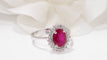 Bague Bague marguerite en or blanc, rubis et diamants 58 Facettes 4833