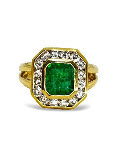 Bague 55 Bague en or jaune 18K, émeraude et diamants 58 Facettes 1997