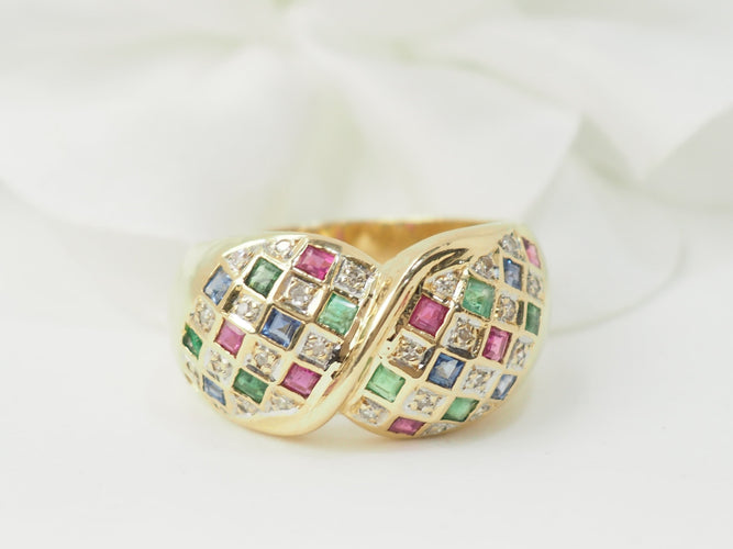 Bague 61 Bague pavée en or jaune, diamants et pierres précieuses 58 Facettes 22233