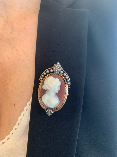Pendentif Broche-pendentif Camée d'agate en argent, or jaune 18 carats et perles 58 Facettes C180