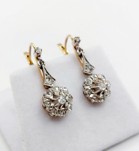 Boucles d'oreilles Dormeuses marguerite - Boucles d'oreilles en or 18k, platine et diamants 58 Facettes A07334