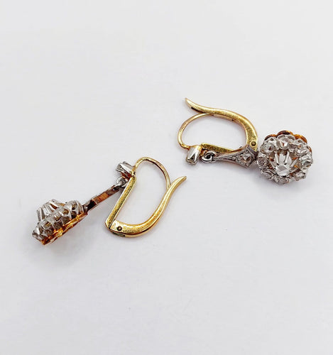 Boucles d'oreilles Dormeuses marguerite - Boucles d'oreilles en or 18k, platine et diamants 58 Facettes A07334