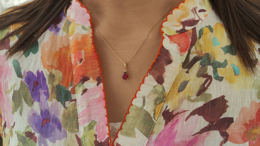 Pendentif Pendentif rubis taille poire en or jaune 58 Facettes GN6H