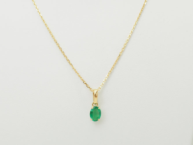 Pendentif Pendentif en or jaune avec émeraude naturelle 0,65 ct 58 Facettes GN5C